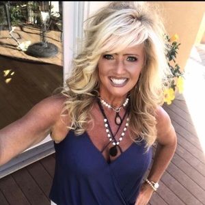 Meet your Posher, Debbie